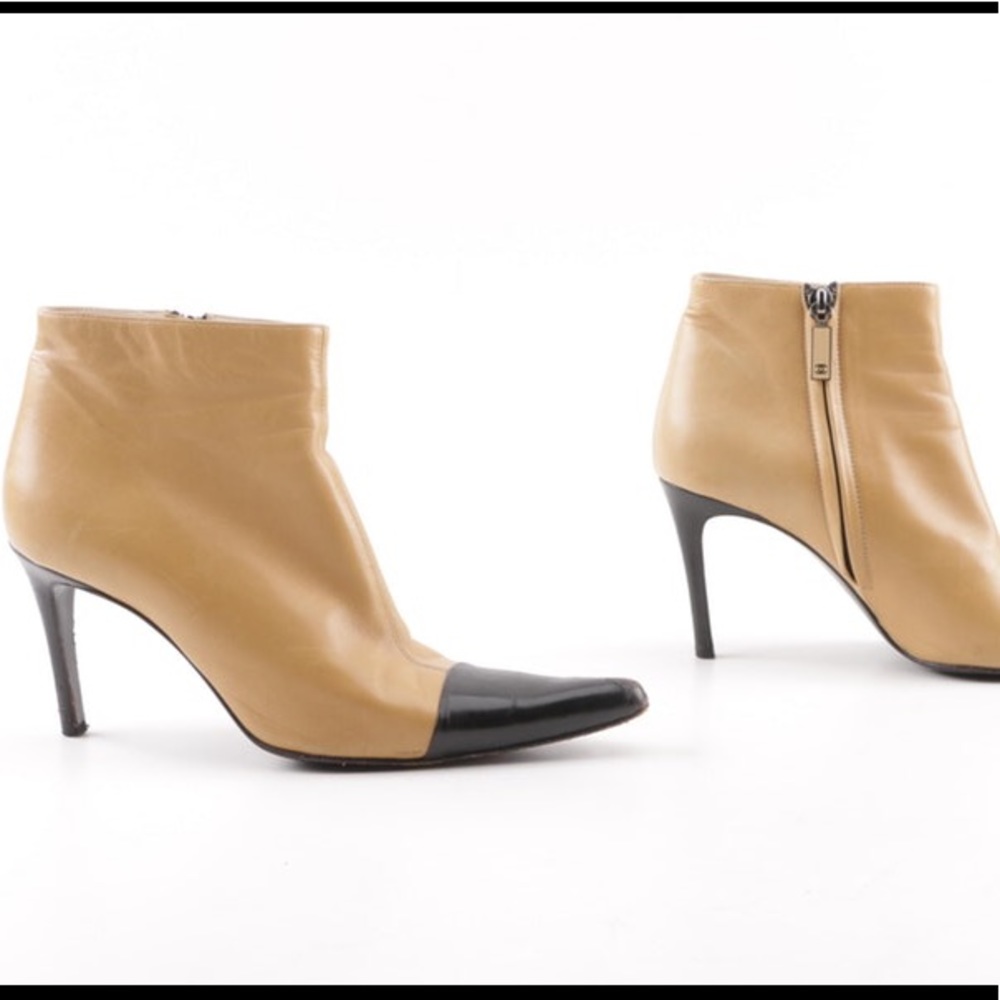 🔴 sold🔴Chanel Two-Tone Pointed Toe Booties 38.5 - Picture 6 of 8